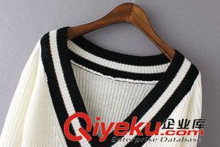 9月3號 周四上新 FF2015新款秋裝韓版中長款V領(lǐng)寬松套頭毛衣長袖針織衫學(xué)生女裝潮圖片|9月3號 周四上新 FF2015新款秋裝韓版中長款V領(lǐng)寬松套頭毛衣長袖針織衫學(xué)生女裝潮產(chǎn)品圖片由蘇州萬人迷服飾公司生產(chǎn)提供-